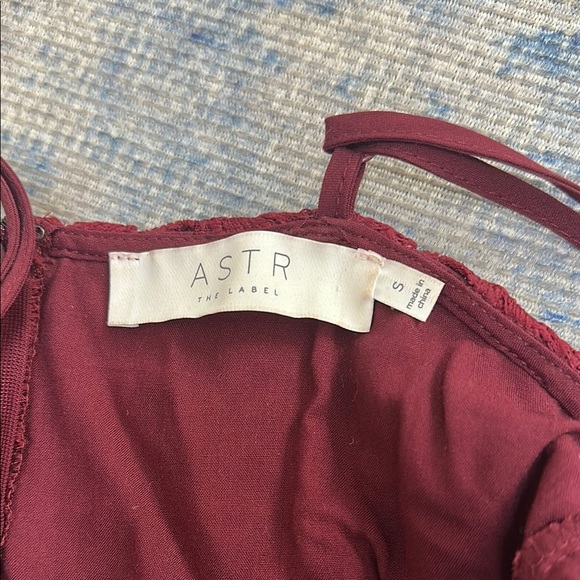 Elegant Burgundy Lace Dress - Picture 4 of 5